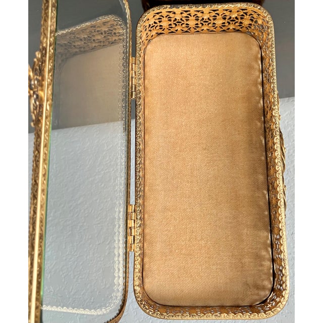 Mid 20th-Century Louis XV-Style Beveled Glass 24k Gold-Plated Filigree Nicely-Sized Casket-Style Keepsake / Trinket Box For Sale - Image 13 of 18
