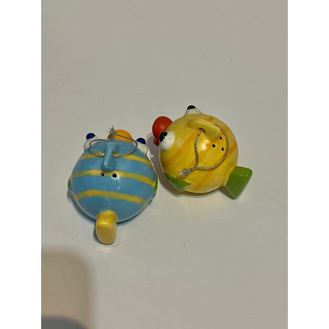 Ceramic Vintage Ceramic Whimsical Bubble Fish Salt and Pepper Shakers For Sale - Image 7 of 7