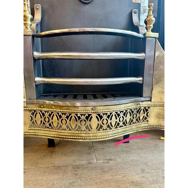Mid 19th Century Antique English Fire Grate in Engraved Brass and Polished Steel, 1860 For Sale - Image 5 of 11