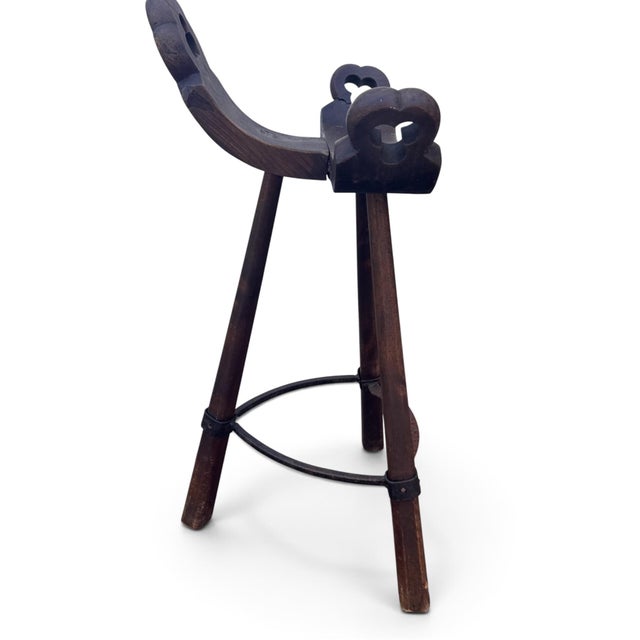 Vintage Brutalist Hand-Carved Wood Tripod Bar Stool With Forged Iron Footrest For Sale In Miami - Image 6 of 8