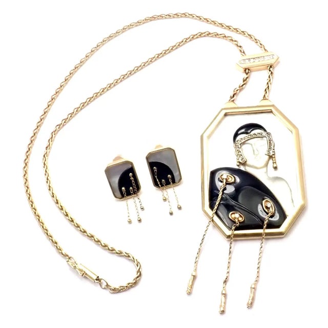 Contemporary 1970s Erté Folies Diamond Onyx Mother of Pearl Yellow Gold Necklace and Earrings Set, 3 Pieces For Sale - Image 3 of 10