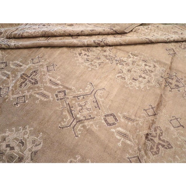 Sand Galerie Shabab Collection Mid-20th Century Turkish Oushak Large Room Size Carpet For Sale - Image 8 of 8