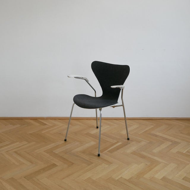 Mid-Century Modern Series 7 Armchair by Arne Jacobsen for Fritz Hansen, 1967 For Sale - Image 3 of 9