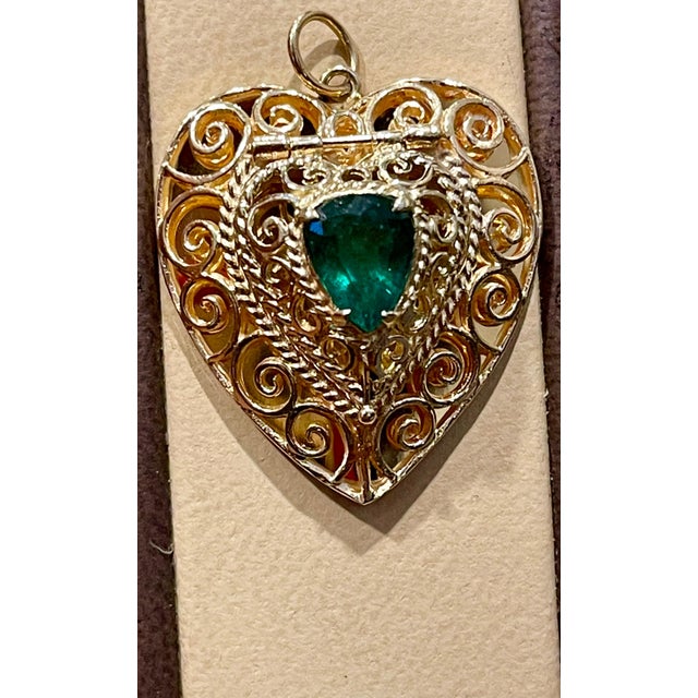 Vintage 14 Karat Yellow Gold Heart Locket WITH Natural Emerald , NO CHAIN For Sale - Image 4 of 18