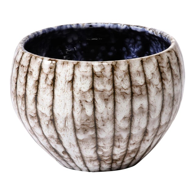 Mid-Century Modernist White & Earth Toned Ceramic Bowl With Vertical Banding For Sale