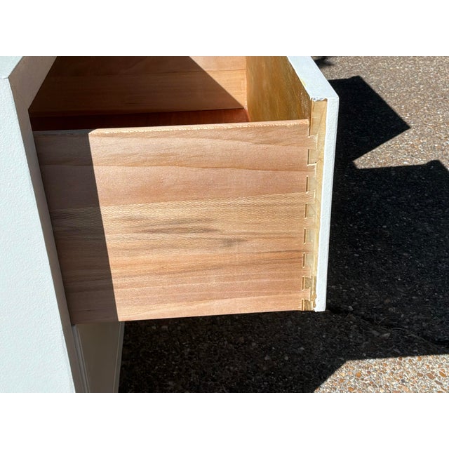 Wood Mid-Century Modern Henredon "Bel Air" Campaign Style Creamy White Nightstands - A Pair For Sale - Image 7 of 8