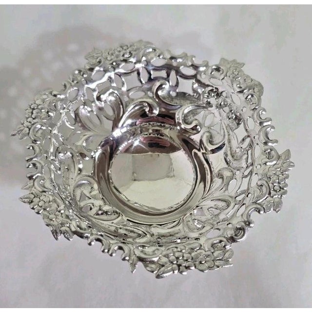 Antique Victorian Sterling Silver Repoussé Trinket Dish from Carrington & Co, 1893 For Sale - Image 4 of 18