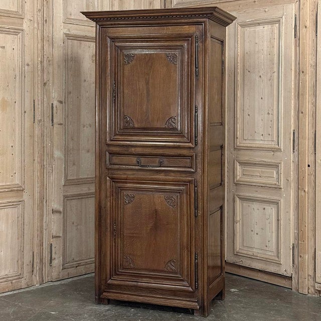 French Country 18th Century Country French Homme Debout ~ Bonnetiere For Sale - Image 3 of 17