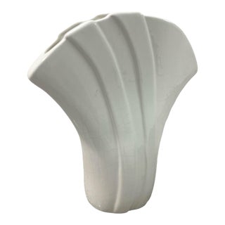 Vintage Postmodern 1980s White Ribbed Ceramic Fan Flutes Large Vase Art Deco For Sale