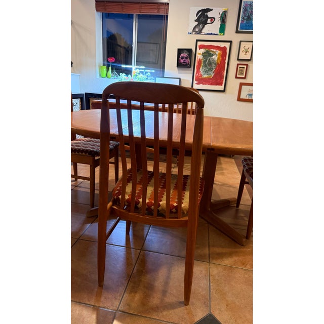 Danish Modern Solid Teak Round Extendable Dining Set by Benny Linden | Table, 4 Spindle Chairs & 2 Leaves For Sale - Image 4 of 6
