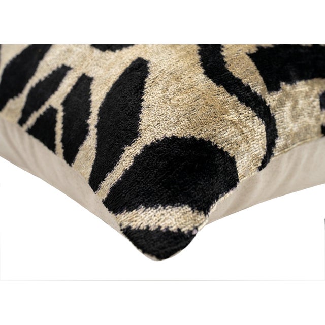 Modern Canvello Black & White Handmade Silk Velvet Pillow For Sale - Image 3 of 5