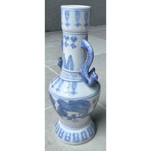 1950s Mid 20th-Century Slender Neck Fengweizun-Style Blue & White Fèng Huáng Handle Dragon Vase For Sale - Image 5 of 17
