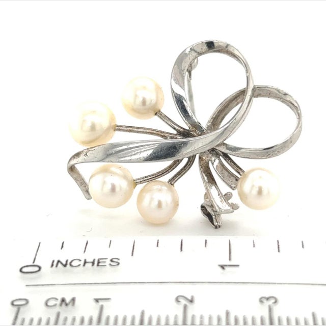 Contemporary 1990s Mikimoto Estate Akoya Pearl Brooch Sterling Silver For Sale - Image 3 of 11
