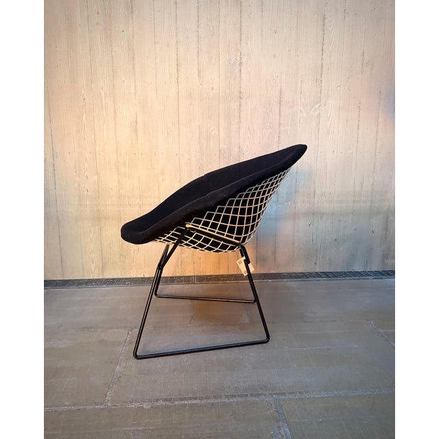 Bertoia Diamond Chair in Full Upholstery by Harry Bertoia for Knoll International, 1980s, in Good conditions. Designed...