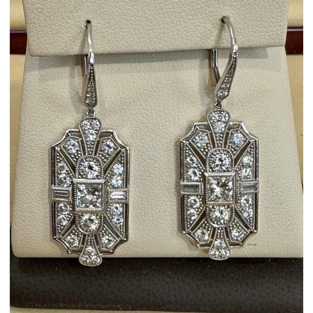 Vintage 3 Ct Round & Princess Shape Diamond Hanging Earring in Platinum For Sale - Image 12 of 18