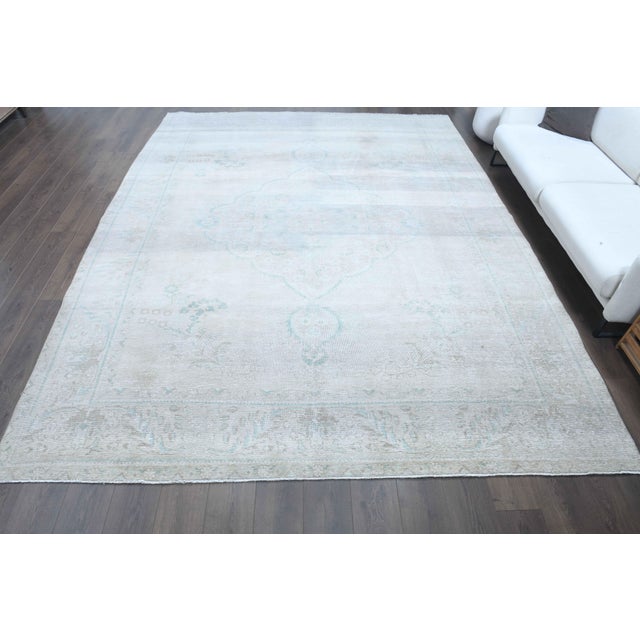 Persian 1970s Vintage Persian Handmade Wool Cotton Light Gray Area Rug For Sale - Image 3 of 11