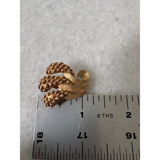 Vintage Gold-Tone Textured Cluster Clip-on Earrings For Sale - Image 4 of 5