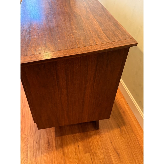 1960s Mid-Century Widdicomb Walnut Credenza/China Cabinet For Sale - Image 10 of 11