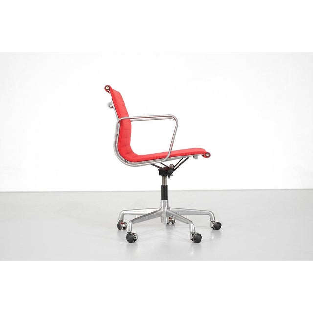 Mid-Century Modern EA 117 Armchair by Charles Ray Eames for ICF, 1980s For Sale - Image 3 of 16