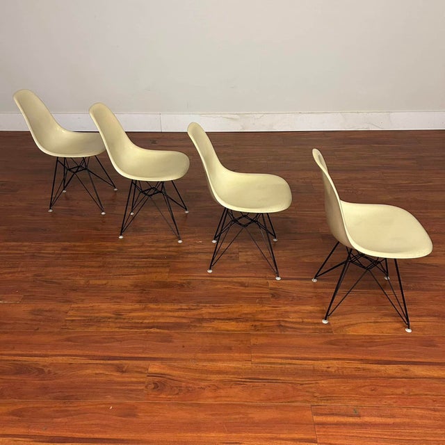Eames Vintage Dsr Fiberglass Dining Chairs Set of 4 For Sale In Seattle - Image 6 of 12