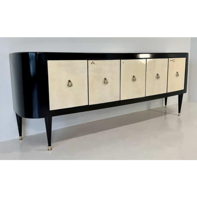 Italian Art Deco Sideboard in Parchment and Black Lacquer, 1950s For Sale - Image 4 of 10