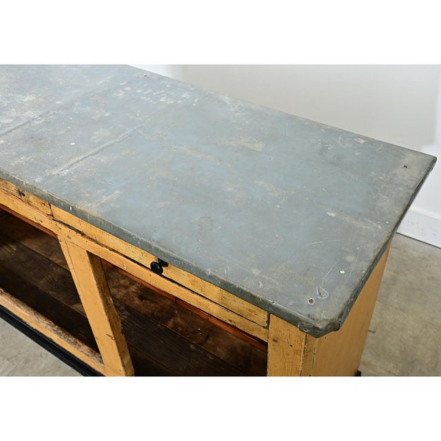 French French Shop Counter or Bar with Zinc Top For Sale - Image 3 of 18
