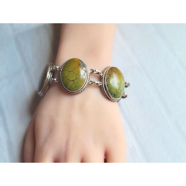Vintage Sterling Silver Bracelet Believed to Be Native American With Arizona Green Kingman Turquoise For Sale In Cleveland - Image 6 of 8