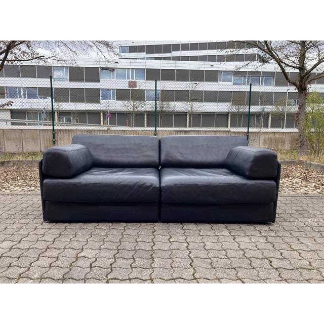 De Sede DS 76 leather sofa consisting of 2 modules. Folds out into a sofa bed. with just a few simple steps, the DS-76...