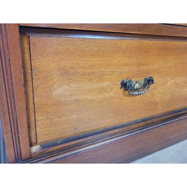 Victorian Chest of 5 Drawers in Walnut with Drop Handles, 1900s For Sale - Image 18 of 18
