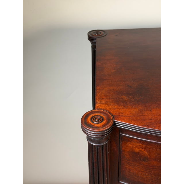 Early 19th Century New England Federal Mahogany Bow-Front Chest of Drawers, C. 1810–1825 For Sale - Image 4 of 9