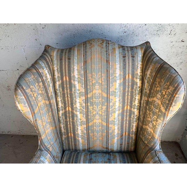 Kittinger Mid 20th Century Vintage Kittinger Traditional Georgian Style Silk Upholstery Mahogany Wing Back ArmChair For Sale - Image 4 of 12
