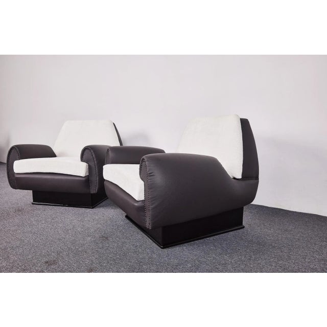 Mid-Century Modern Art Deco Club Chairs with High Gloss Black Bases, 1940s, Set of 2 For Sale - Image 3 of 18