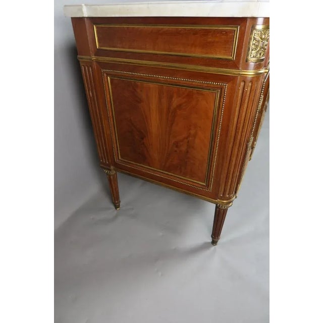 Vintage Louis XVI Maroon Dresser For Sale - Image 4 of 11