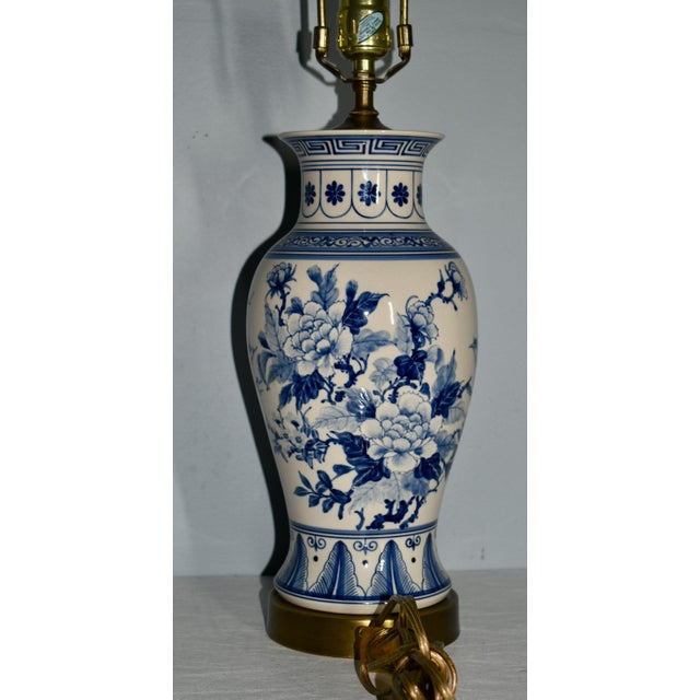 Vtg. Blue & White Porcelain Floral Design Table Lamp W/Brass Base For Sale - Image 11 of 13