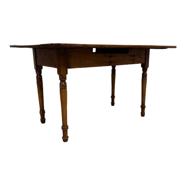 Antique Early American Colonial Sheraton Style Drop Leaf Gate Leg Dining Table For Sale