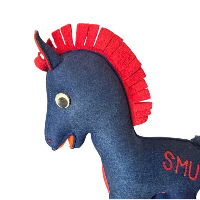 Mid-Century Modern Vintage / Antique Smu Southern Methodist University Stuffed Mustang Peruna Mascot “Personality Pet” Doll by Collegiate of Ames Co., Circa 1950 For Sale - Image 3 of 5