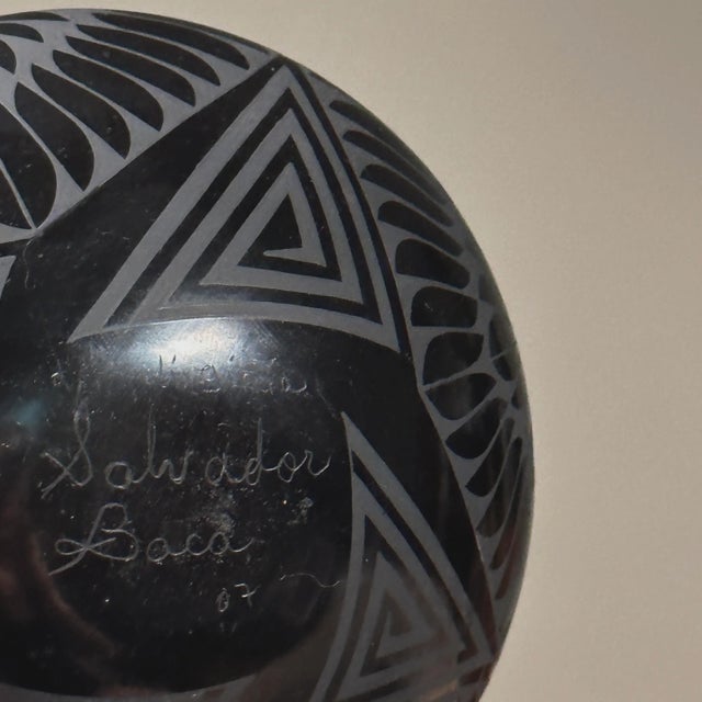 2000 - 2009 Salvator Baca - Vintage Polished Mata Ortiz Blackware Vessel With Turtle Opening, Signed For Sale - Image 5 of 5