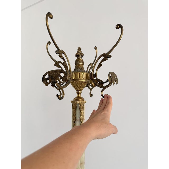 Vintage Italian Onyx Marble and Brass Hall Tree with Rotating Crown and Sculptural Base, 1960s For Sale - Image 6 of 18