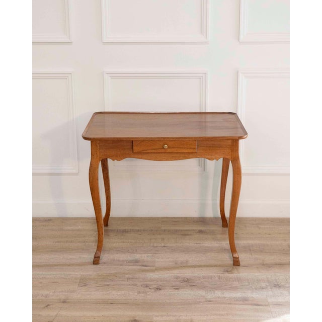 French Walnut Cabaret Table with Frieze Drawer, Late 18th Century For Sale In Atlanta - Image 6 of 9