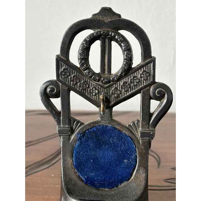 Art Nouveau metal and blue velvet watch stand with floral decorations Dimensions: height 13 cm, width 8 cm, depth 7 cm...