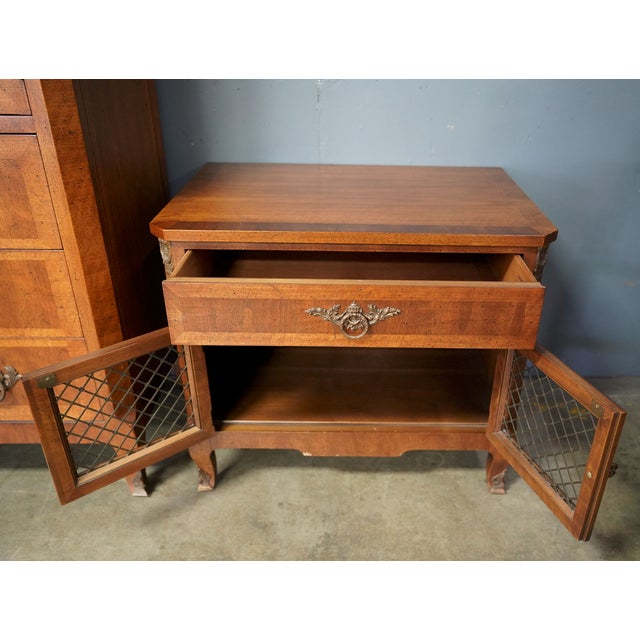 Henredon A Pair of Mid 20th Century Henredon French Provincial Pair of Nightstands– Louis XVI Style Walnut, American Fine Furniture For Sale - Image 4 of 7