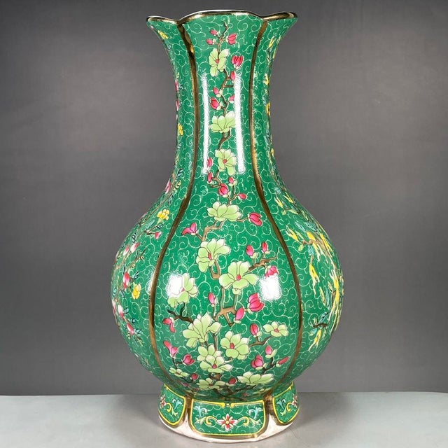 Chinese Vintage 1960s Chinese Green Ground Famille Rose "Fruits" Lobed Vase With Original Label For Sale - Image 3 of 9