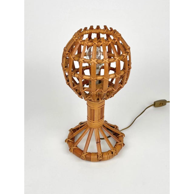 Globe-shaped table lamp in rattan in the style of the French designer Louis Sognot. Made in France in the 1960s. Up to...