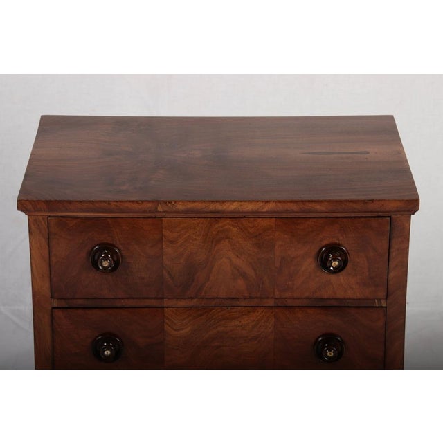 Small Antique Biedermeier Chest of Drawers in Walnut, 1820 For Sale - Image 11 of 18