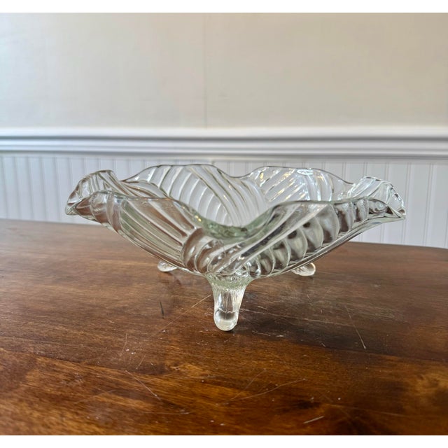 This Anchor Hocking Prismatic Swirl three footed bowl from the 1940s era is a serving piece known for its distinct...