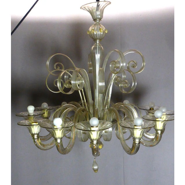 Murano Chandelier Chandelier in Murano glass with 12 lights XX period. The yellow color on the photos is due to the bulbs,...