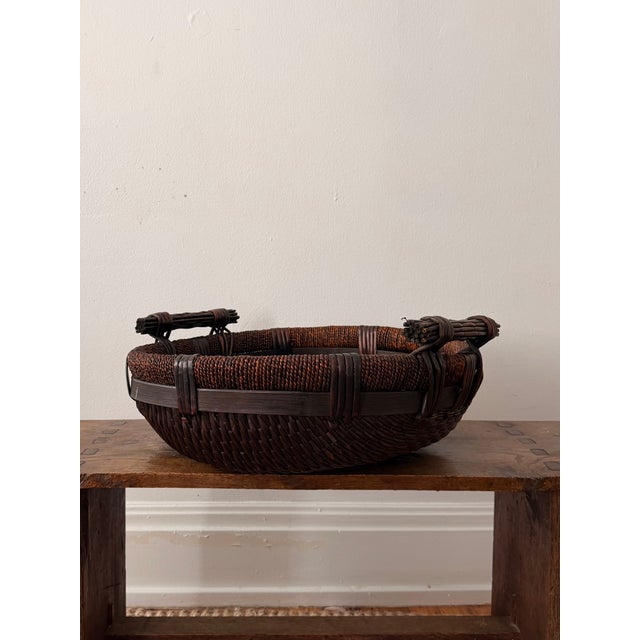 Antique Chinese Rattan Market Basket | Mid-Century Southern China Folk Art Basket With Bundle Handles For Sale - Image 4 of 4