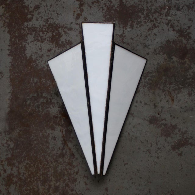 Art Deco Wall Lamp in Opaline Stained-Glass For Sale - Image 3 of 5