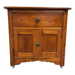 Antique Pine Pennsylvania Style Rustic Farmhouse Style Nightstand Side Table For Sale