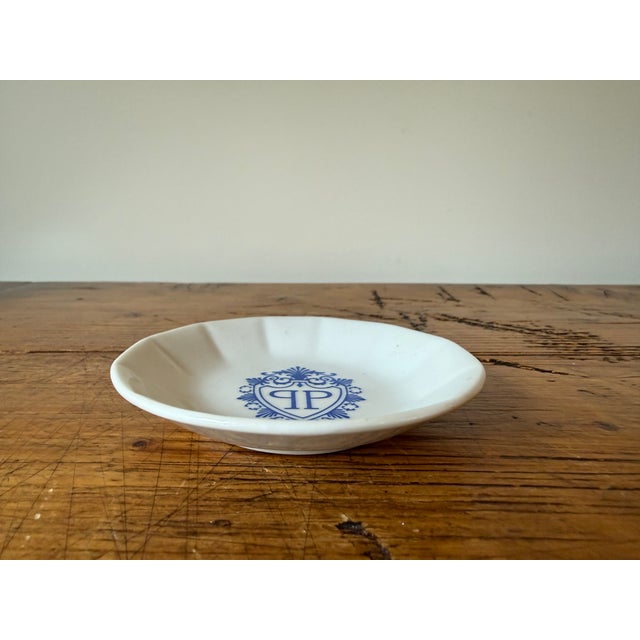 Hollywood Regency The Plaza Hotel Nyc Porcelain Trinket Dish Un Vide Poche For Sale - Image 3 of 5